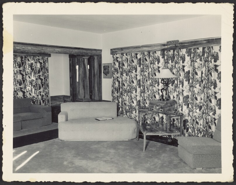 [Living room]