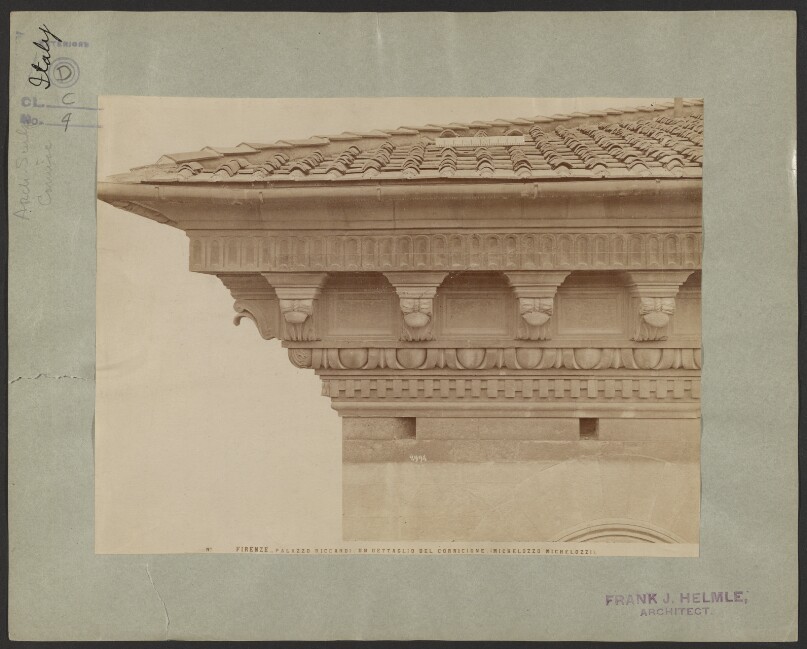 Firenze - Palazzo Riccardi, un dettaglio del cornicione