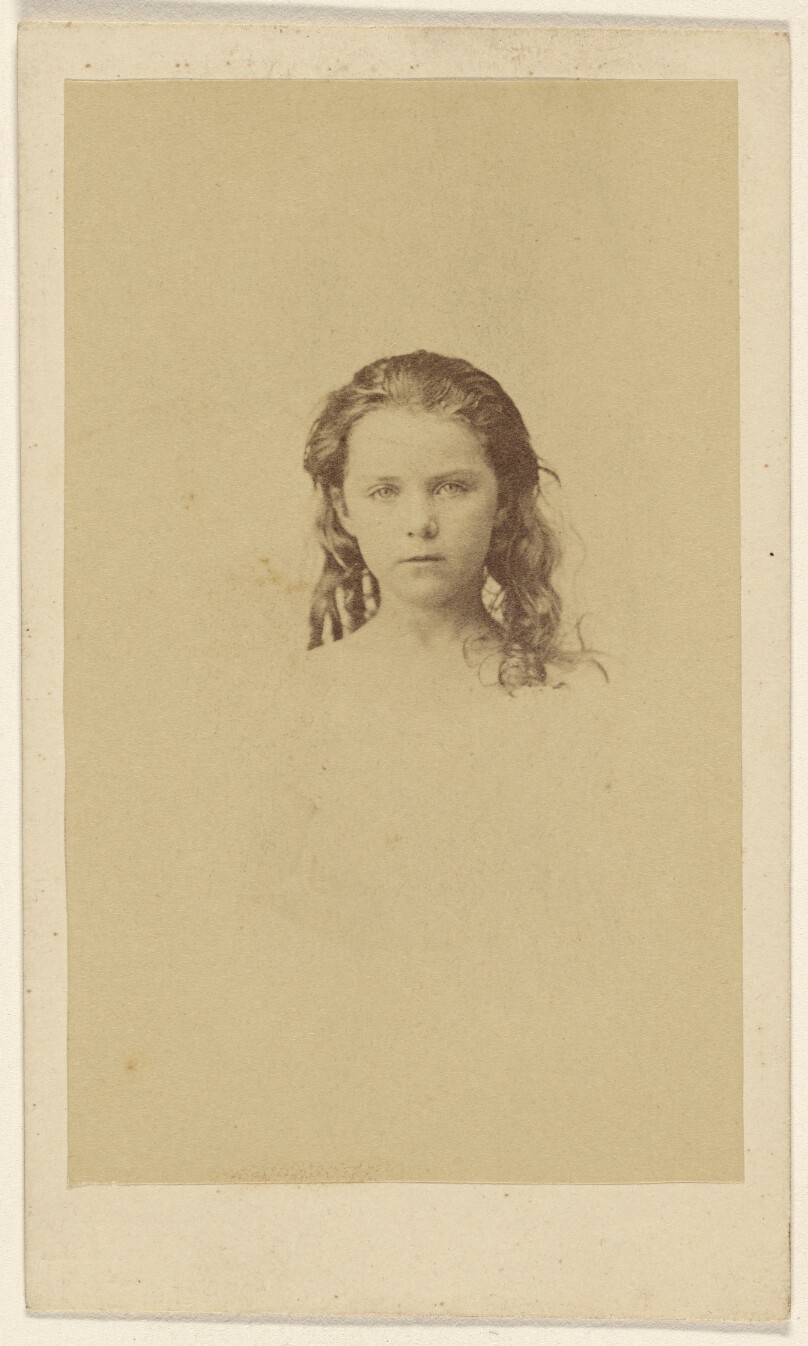 [Unidentified little girl, in vignette-style]