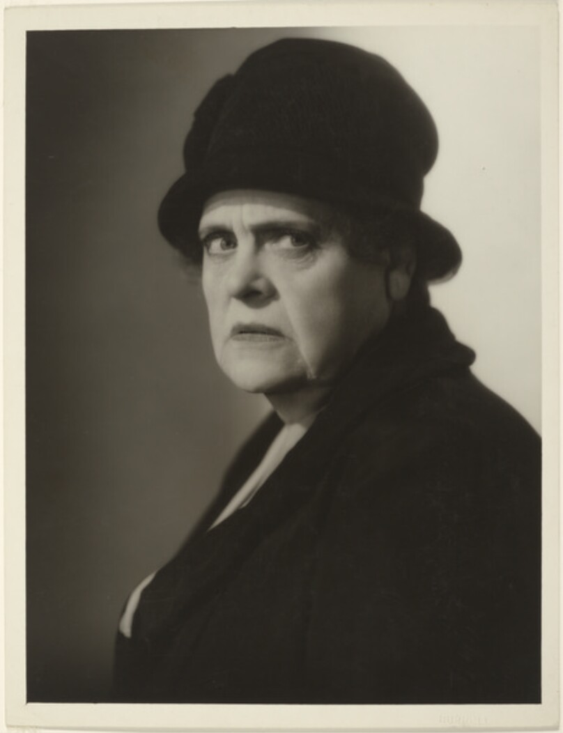 [Marie Dressler as "Emma"]