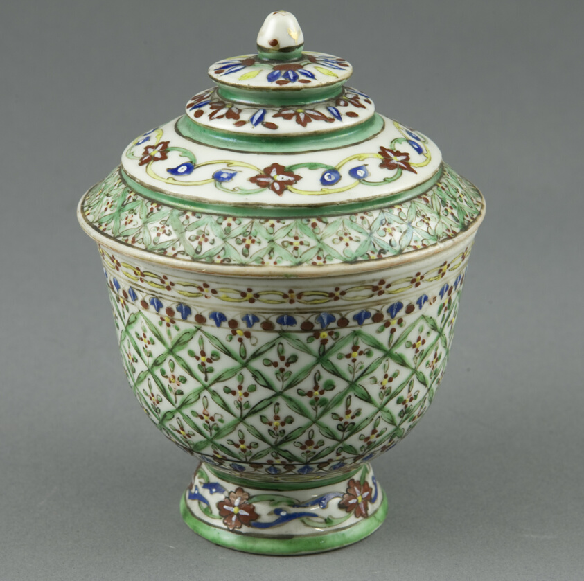 Bencharong (Five-Colored) Ware, Jar with Tiered Cover