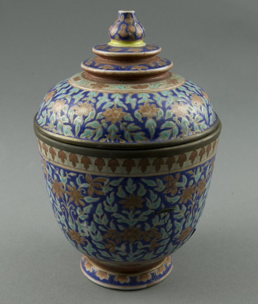 Bencharong (Five-Colored) Ware, Jar with Tiered Cover