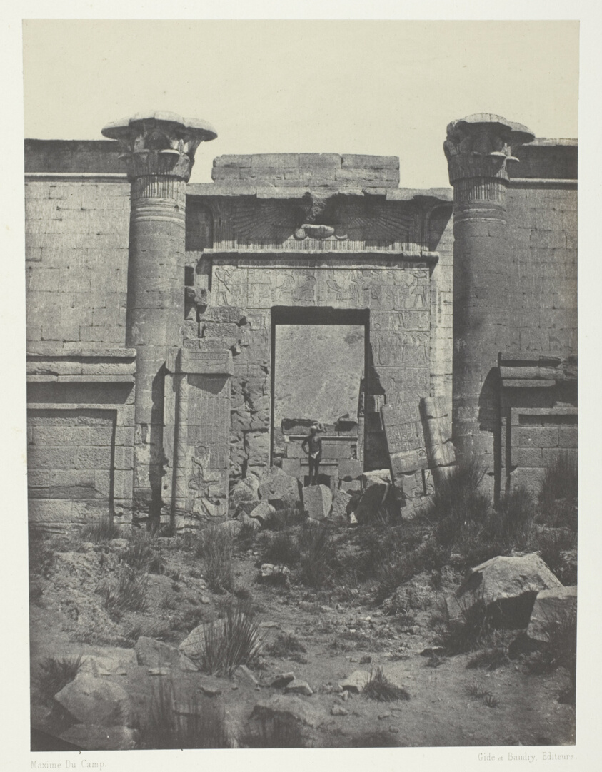 Médinet-Habou, Propylées du Thoutmoseum; Thèbes, plate 47 from the album "Egypte, Nubie, Palestine et Syrie" (1852)
