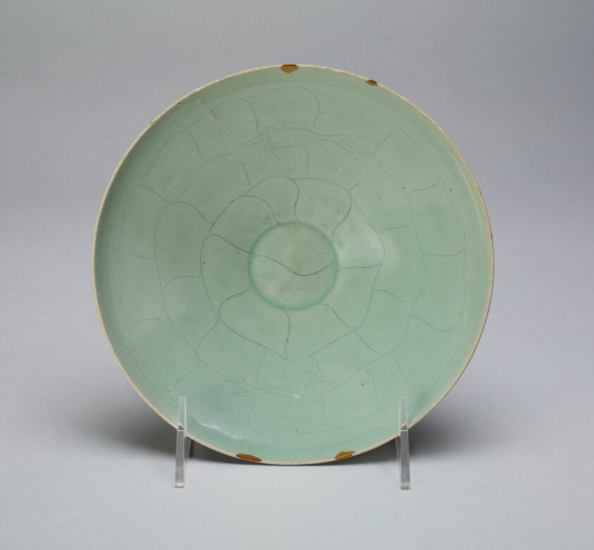Bowl with Radiating Petals and Two Fish