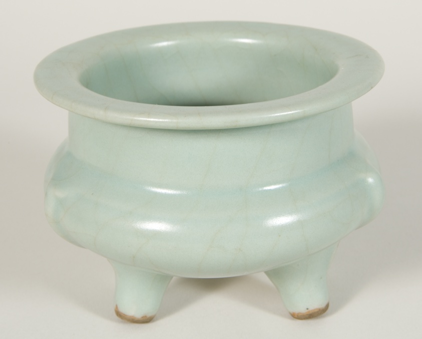 Cylindrical Tripod Censer (Incense Burner) with Cloud-Scroll Feet