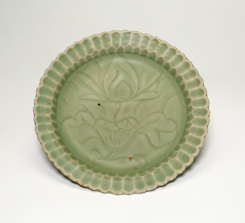 Foliate Dish with Lotus Flower