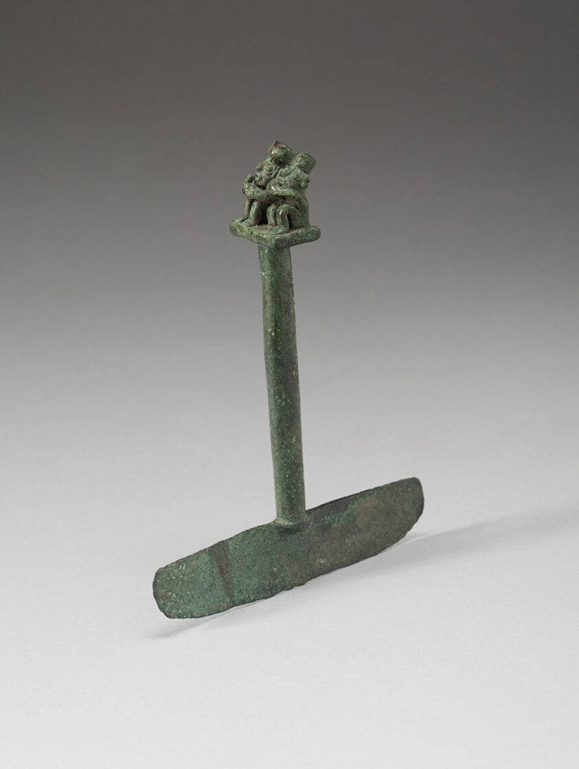 Wide-Blade Knife with Two Seated Figures on Top