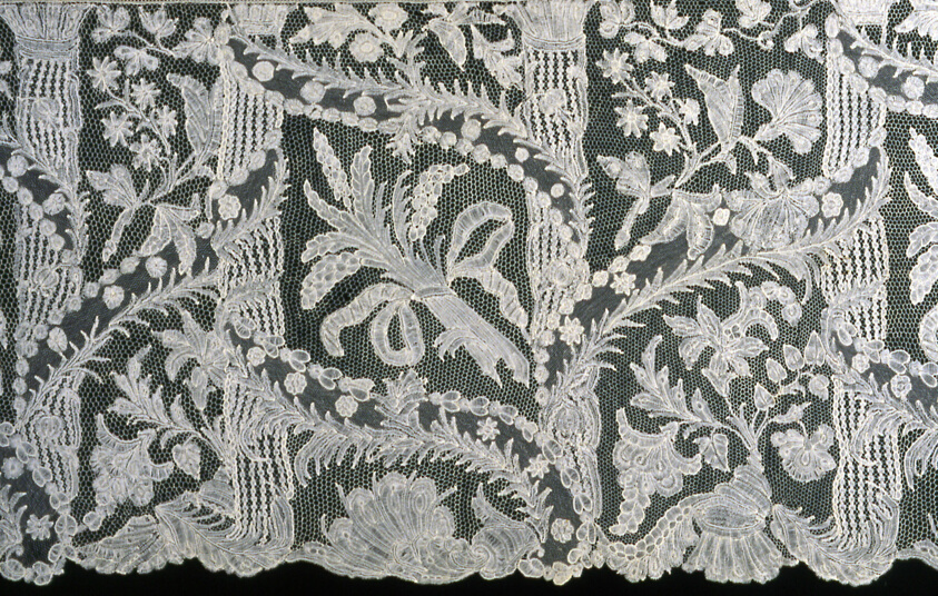 Flounce (Furnishing)