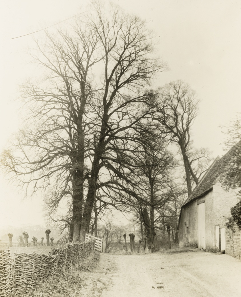 Kelmscott Manor: Road and Entrance