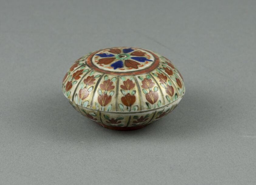 Lai Nam Thong (Gold-Washed) Ware, Miniature Covered Box