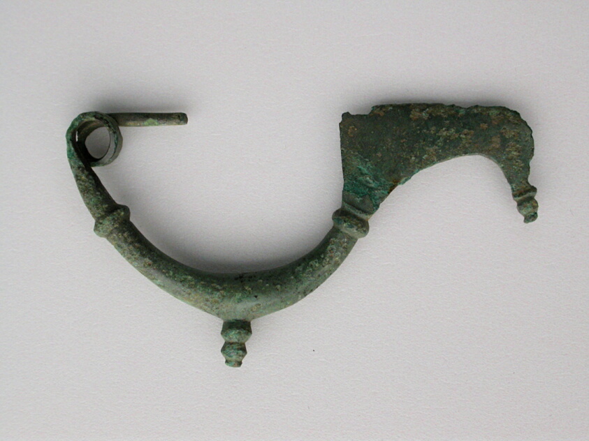 Bow Fibula