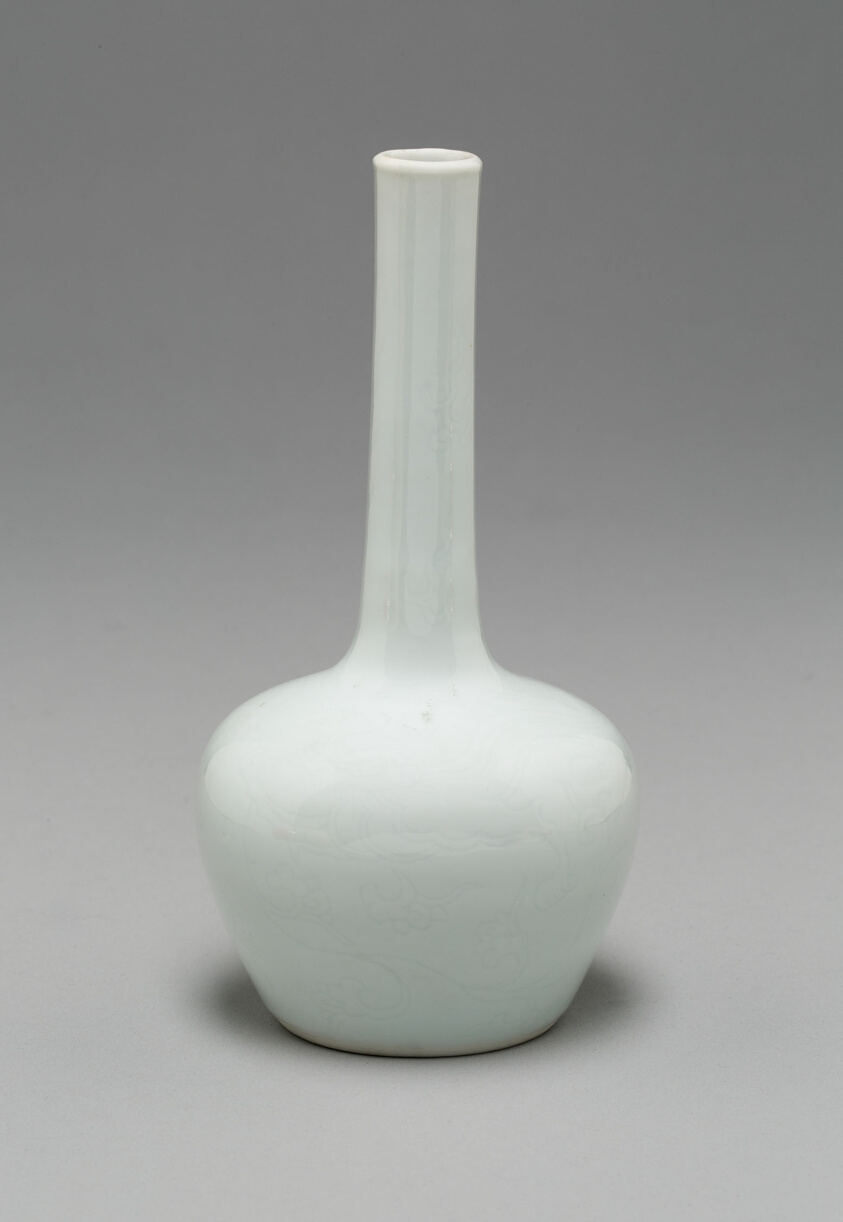 Bottle-Shaped Vase with Dragons