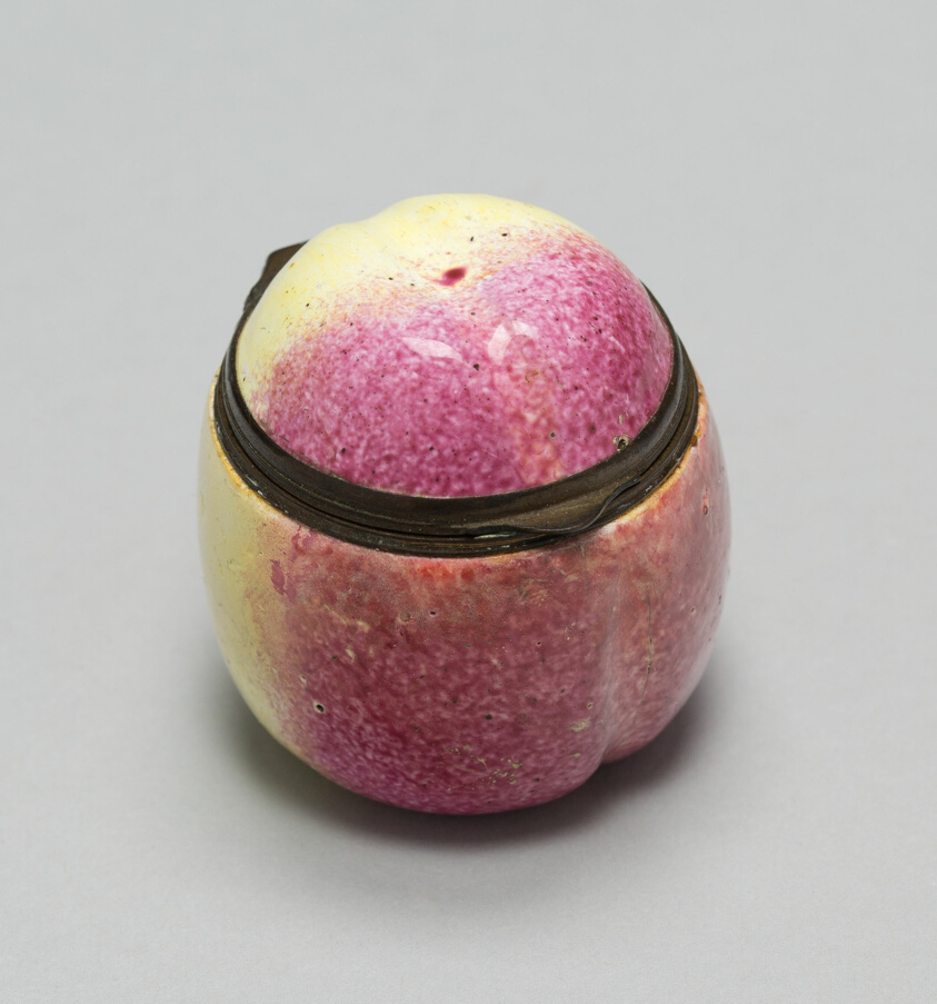 Bonbonnière in the form of an Apple