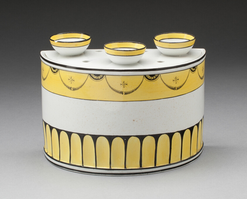 Bulb Pot with Cover (one of a pair)