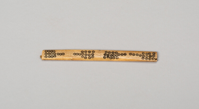 Balance-Beam Scale with Incised Circles in Paddle-like Design