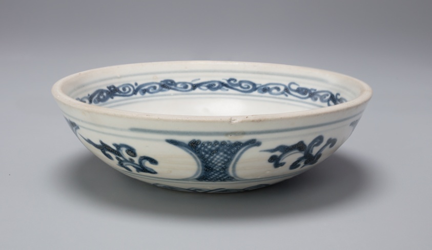 Small Bowl with Floral and Foliate Motif