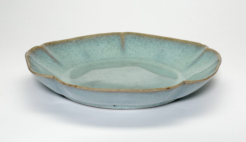 Dish with Floral Petal Rim