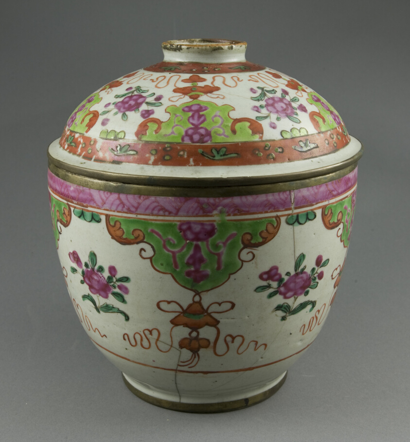 Bencharong (Five-Colored) Ware, Covered Jar