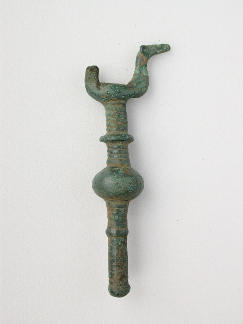 Double Birds on Knobbed Stand