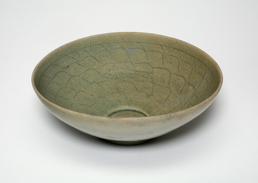 Bowl with Fish Motif