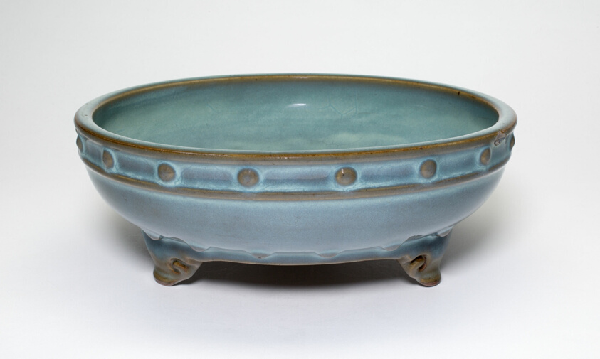 Circular Flowerpot Stand with Three Cloud-Shaped Feet