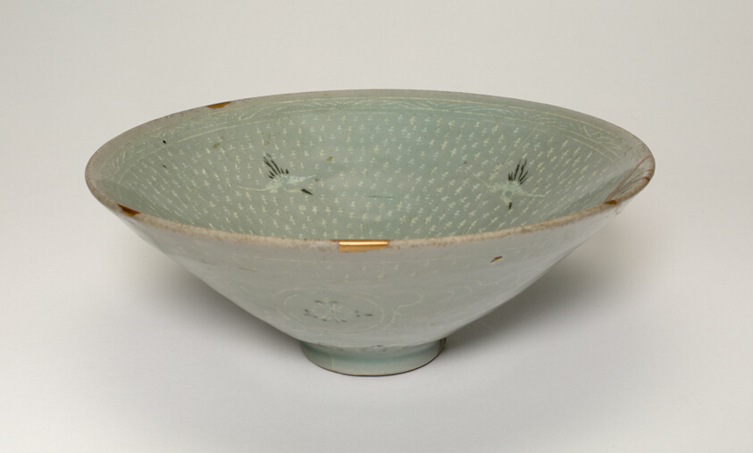 Bowl with Crane, Clouds,and Chrysanthemum Motifs