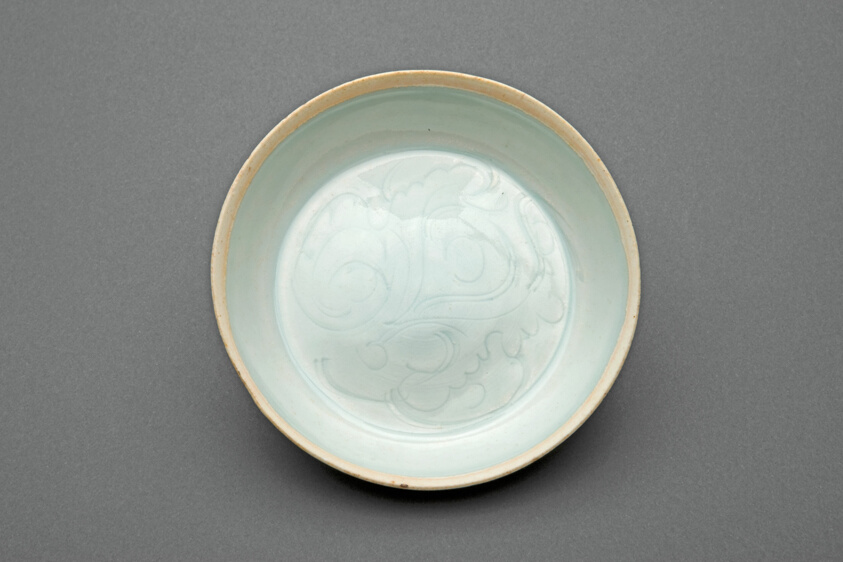 Dish with Sketchy Floral Scrolls