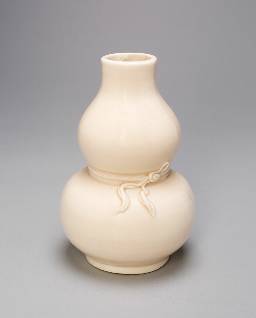 Gourd-Shaped Vase with Encircling and Twisted Rope