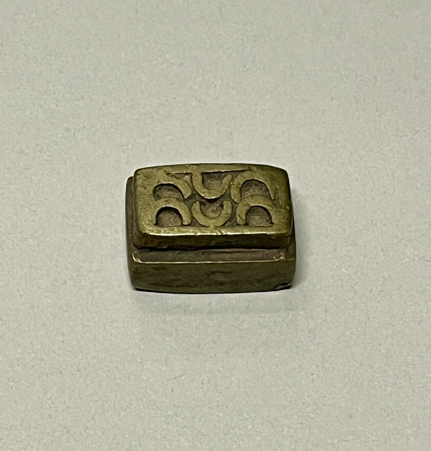 Goldweight with a Geometric Pattern