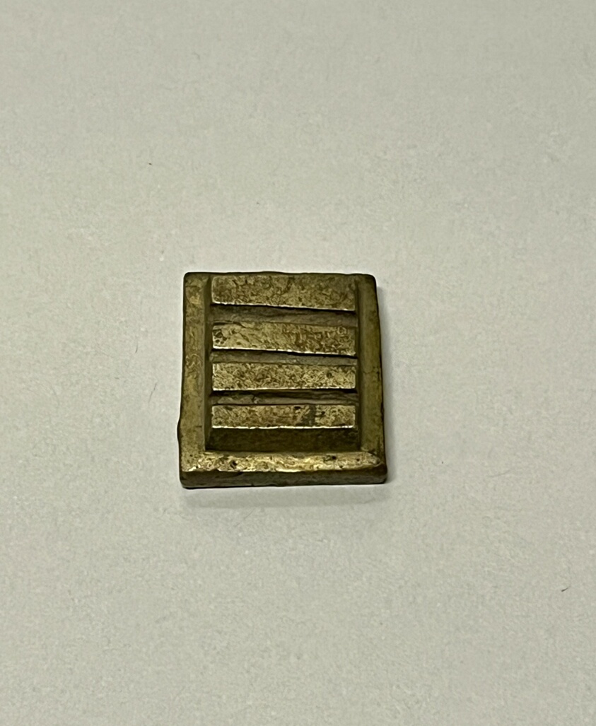 Goldweight with a Geometric Pattern