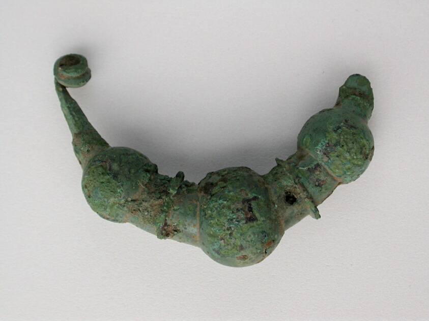 Bow Fibula