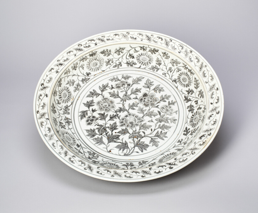 Shallow Dish with Peony Scrolls, Chrysanthemum Spray, and Key-Fret Border; Lotus Petal under RimShallow Dish with Peony Scrolls, Chrysanthemum Spray, and Key-Fret Border; Lotus Petal under RimShallow Dish with Peony Scrolls, Chrysanthemum Spray, and Key-Fret Border; Lotus Petal under Rim